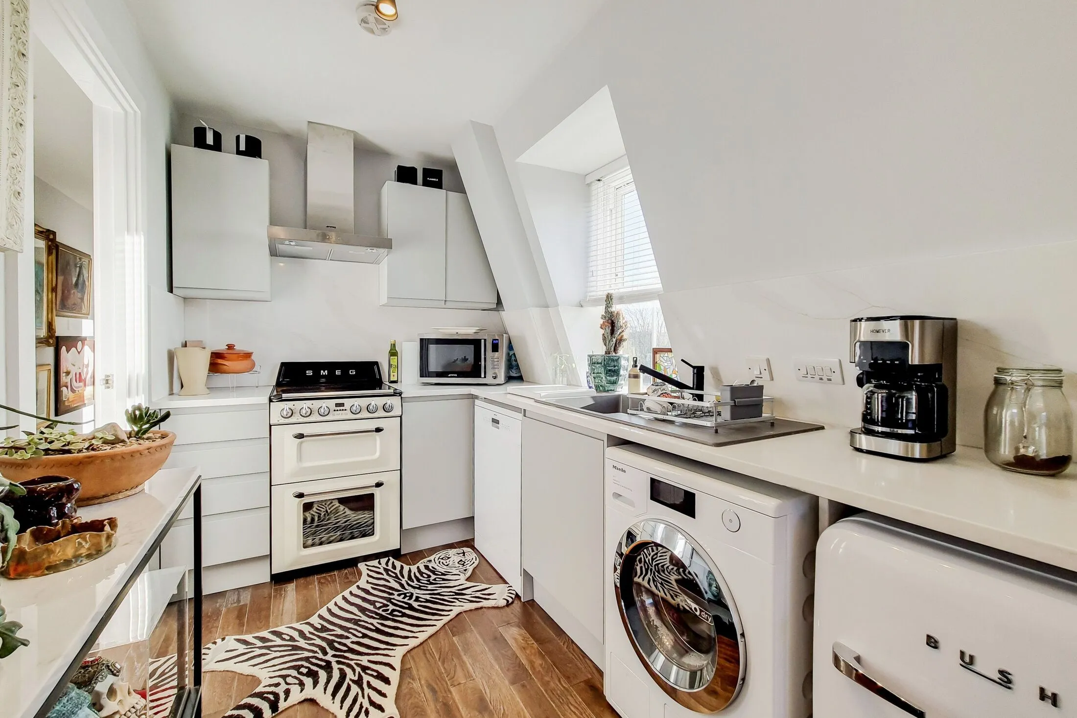 Flat Bagshot Street in Greater London