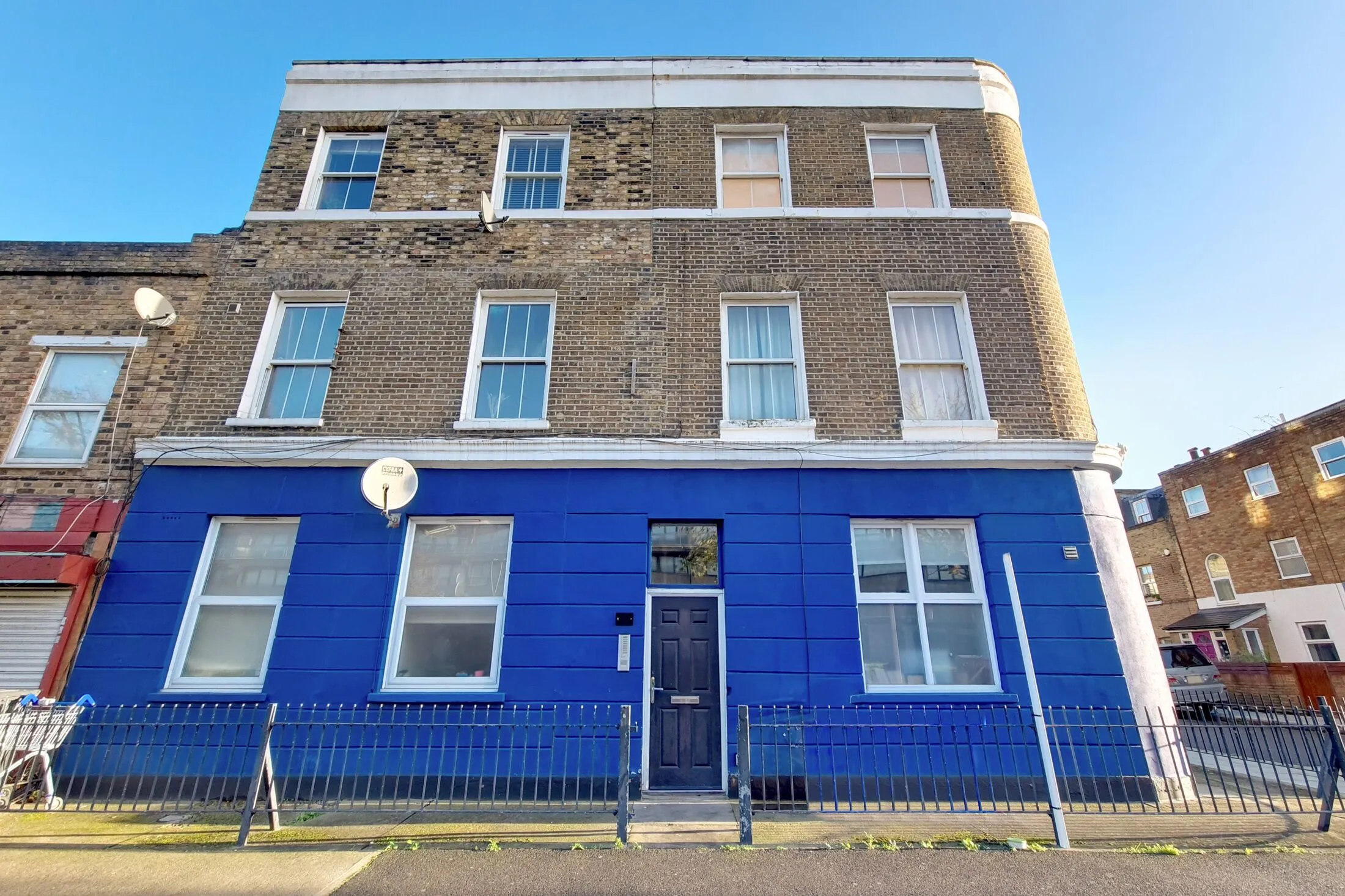 Flat Bagshot Street in Greater London