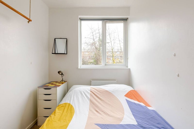 Room Gosset Street in Greater London