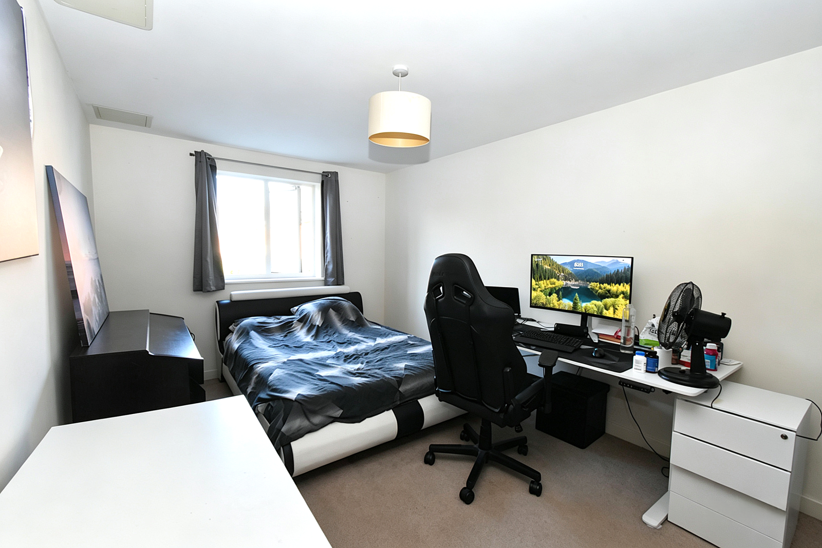 Flat Academy Place in Greater London