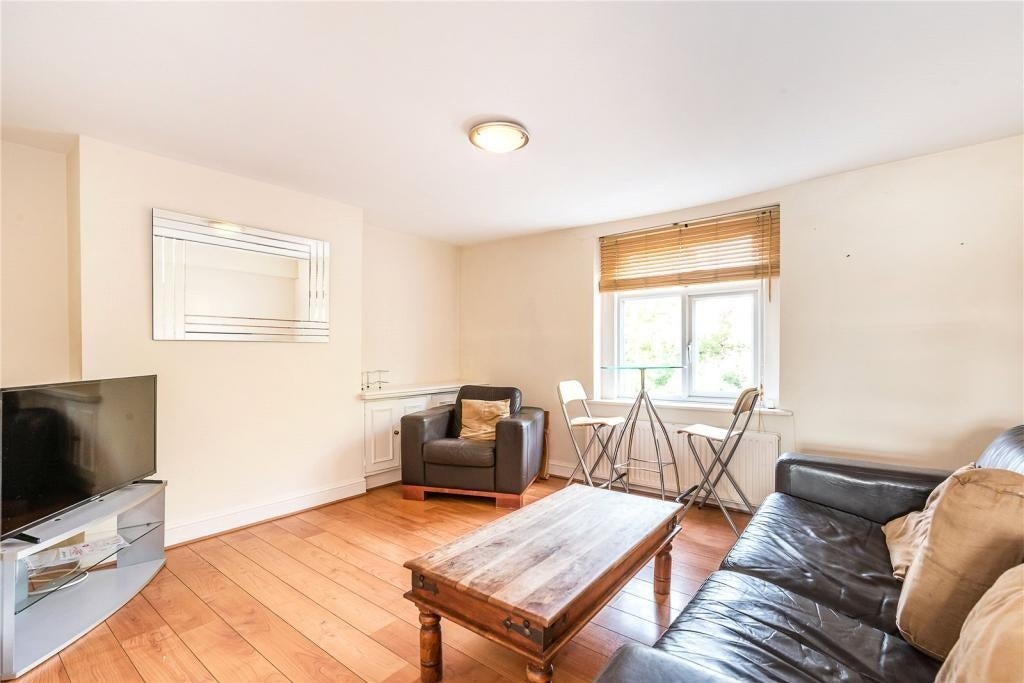 Flat Balham New Road in Greater London
