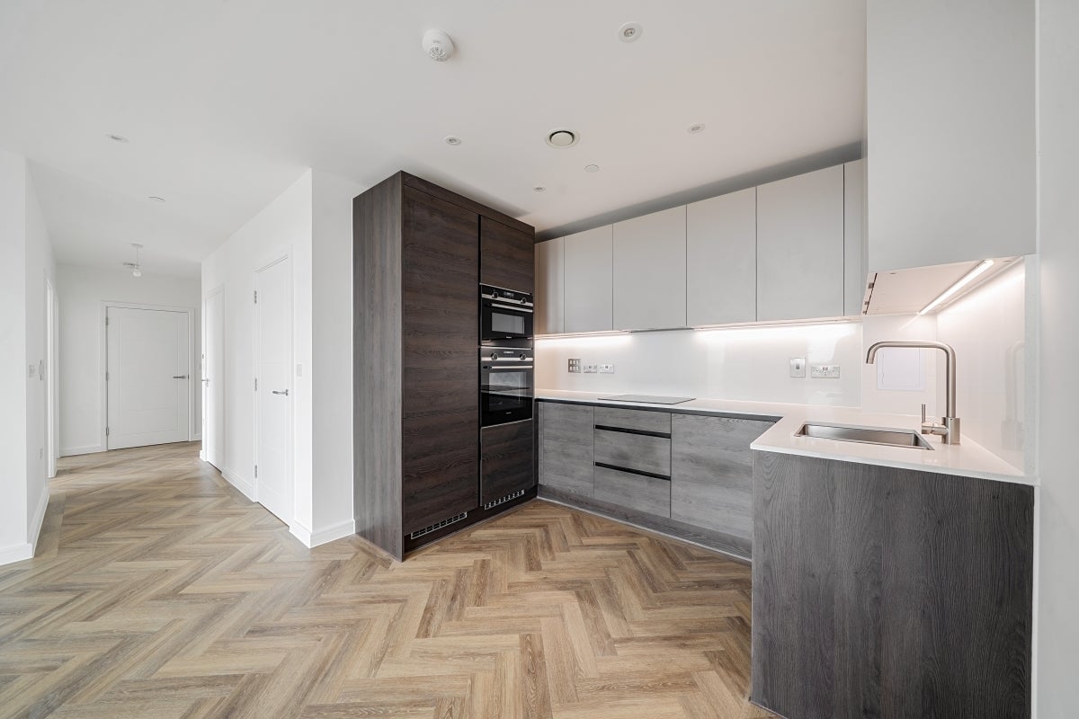 Flat Denmark Road in Greater London
