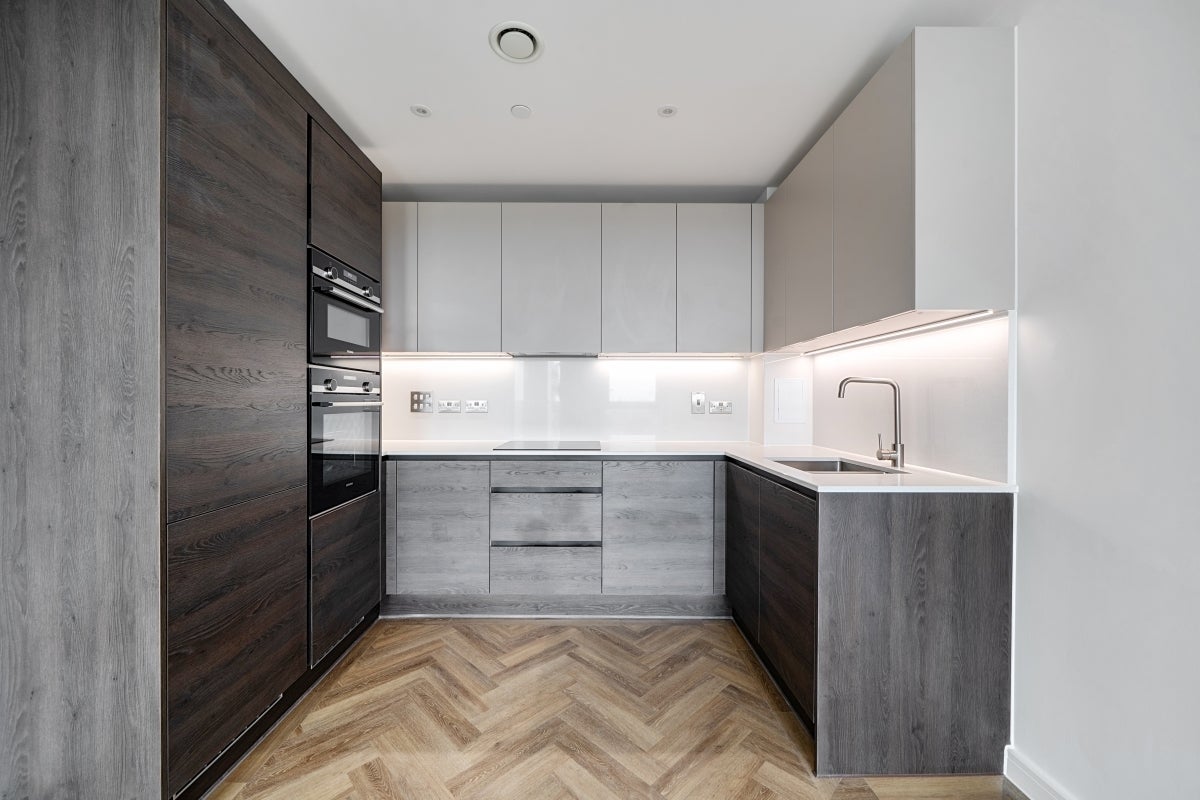Flat Denmark Road in Greater London