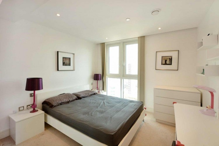 Flat Alie Street in Greater London