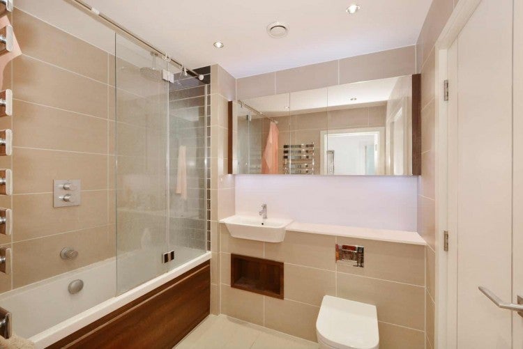 Flat Alie Street in Greater London