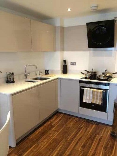 Flat Alie Street in Greater London