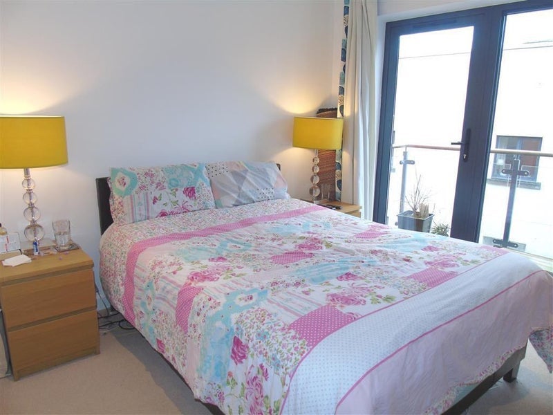 Room Caroline Street in Cardiff