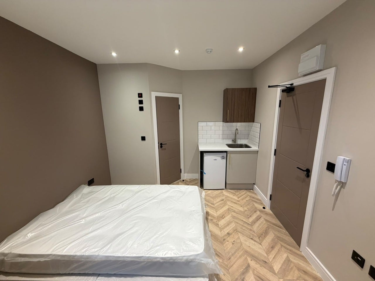 Flat Birkbeck Road in Greater London