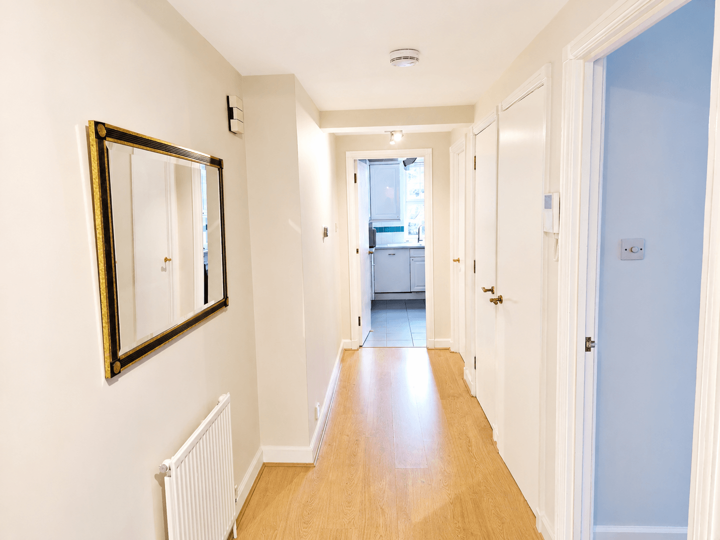 Flat Heathview Court in Greater London