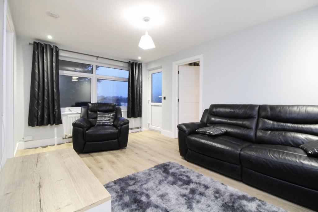 Flat Simon Way in Southampton
