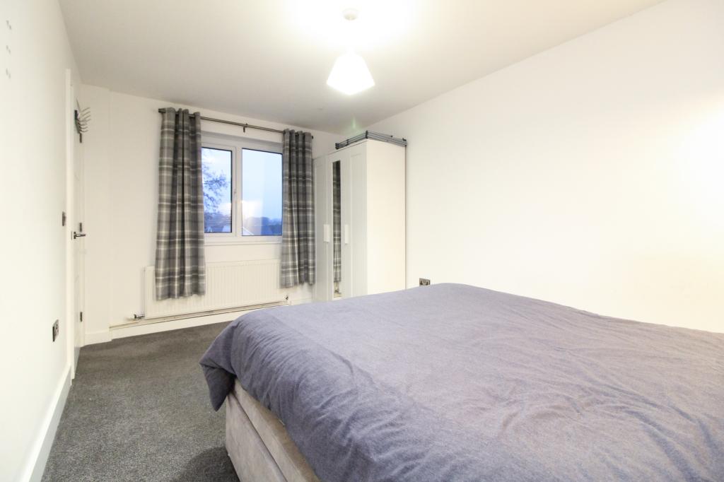 Flat Simon Way in Southampton