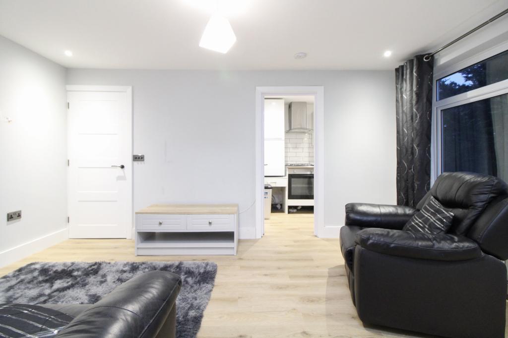 Flat Simon Way in Southampton
