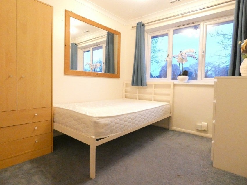 House Barnwood Close in Guildford