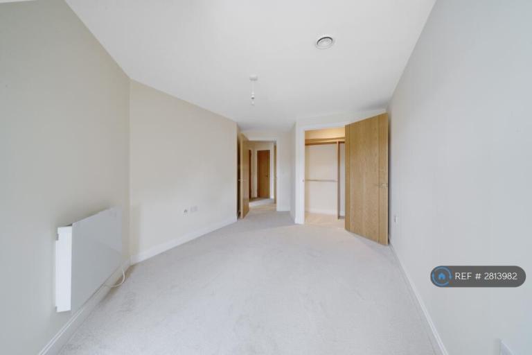 Flat Pinewood Gardens in Tunbridge Wells