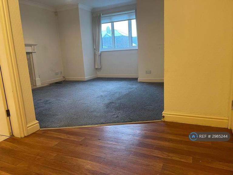 Flat Regent Drive in Preston