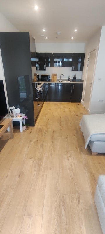 Flat Honour Lea Avenue in Greater London