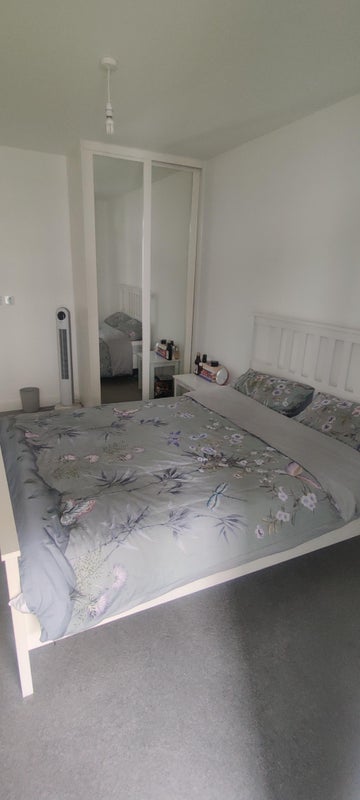Flat Honour Lea Avenue in Greater London