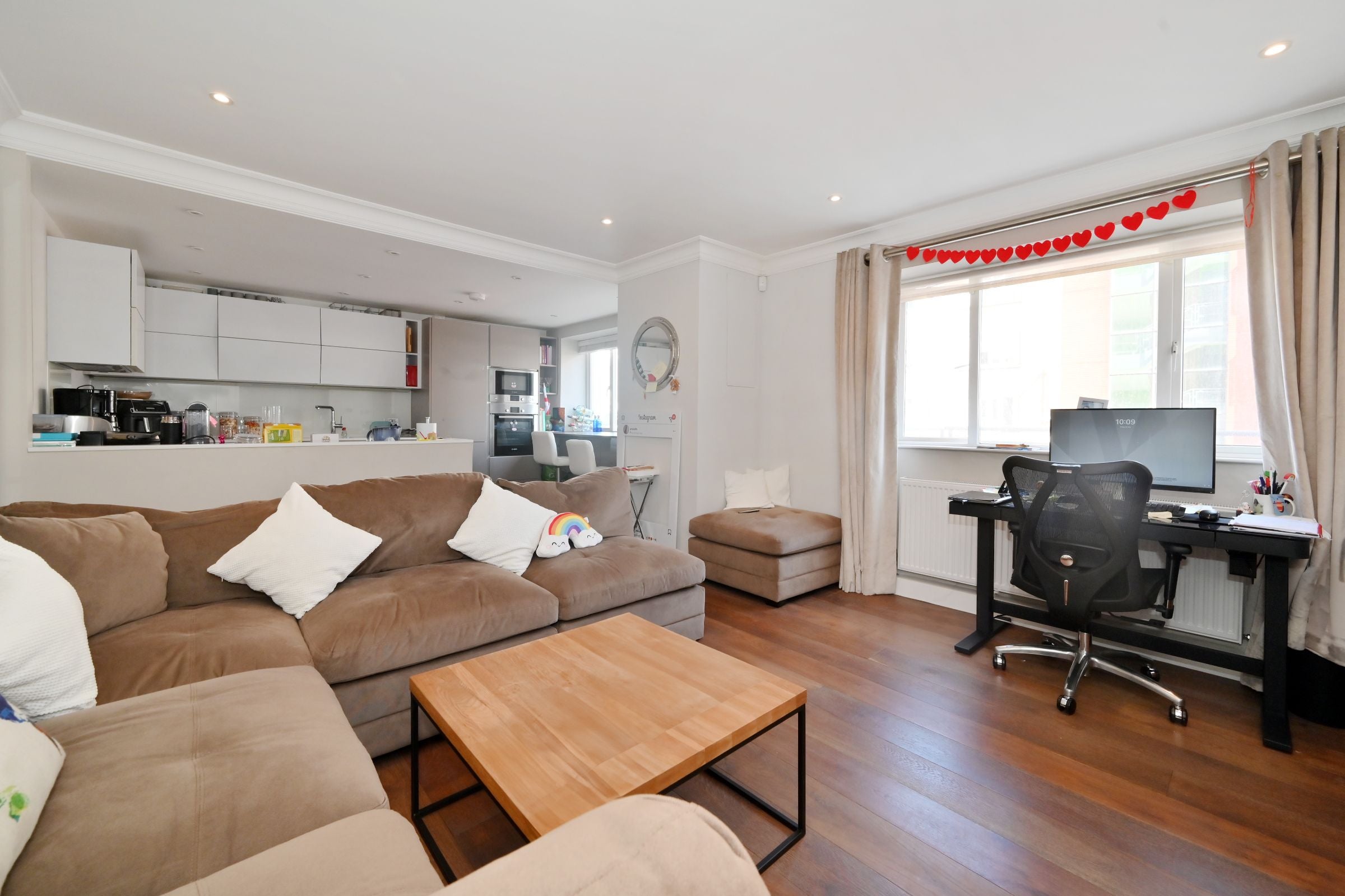 Flat Harrington Road in Greater London