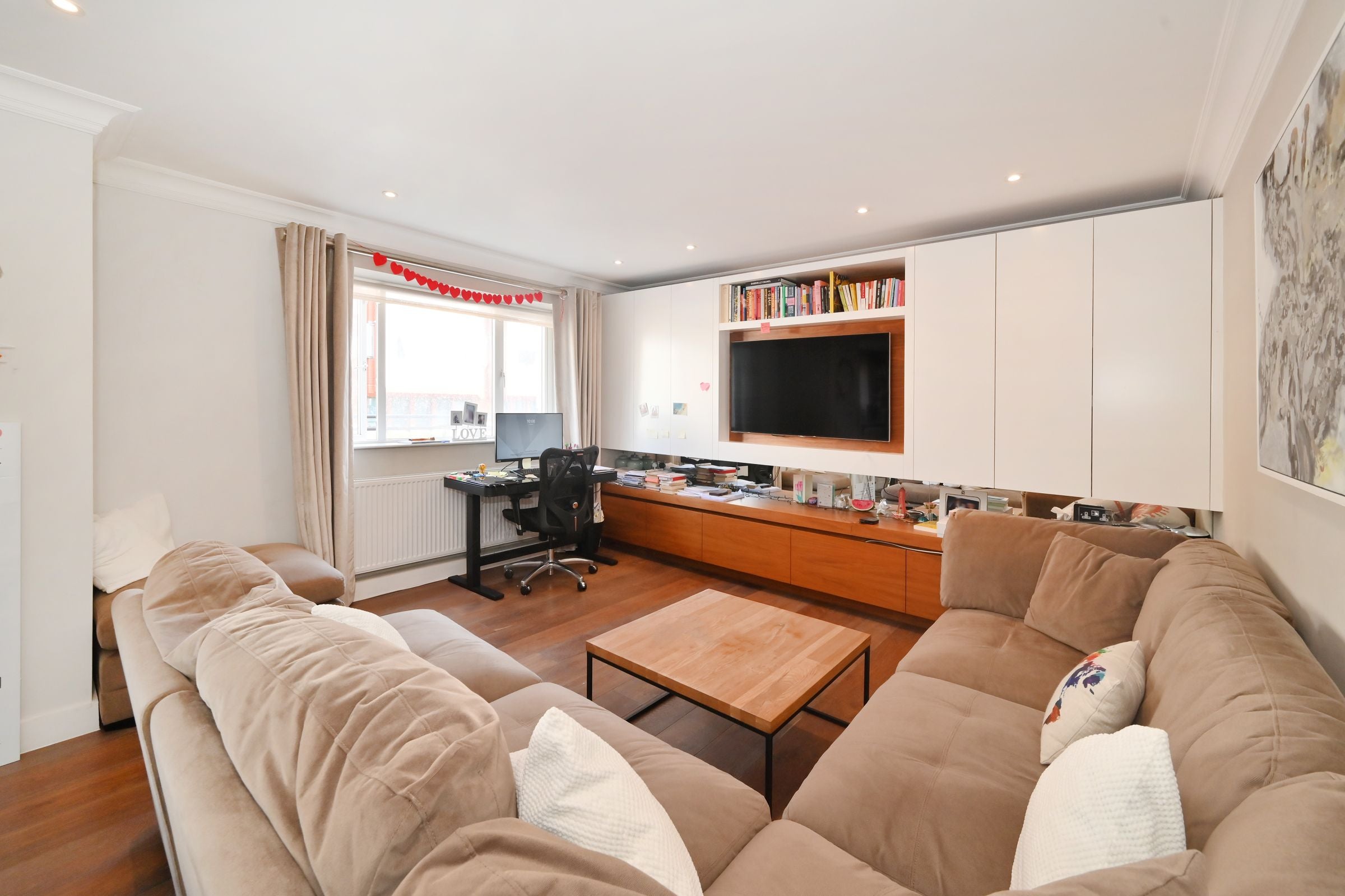 Flat Harrington Road in Greater London