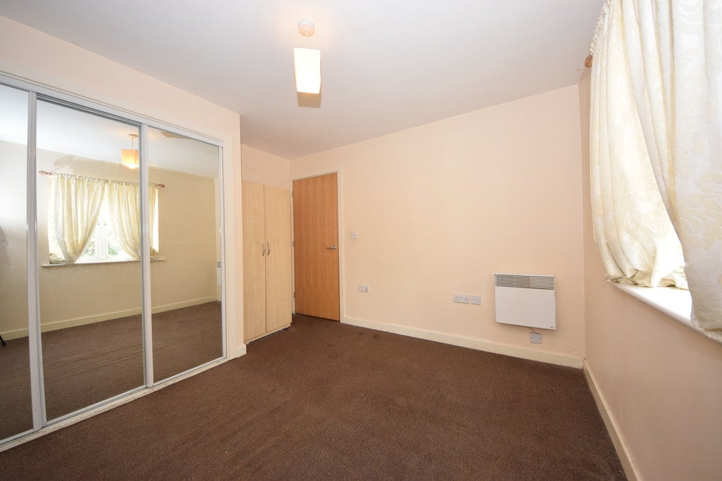 Flat Cranbrook Road in Greater London