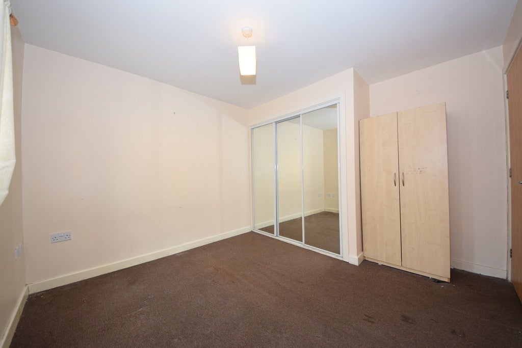 Flat Cranbrook Road in Greater London