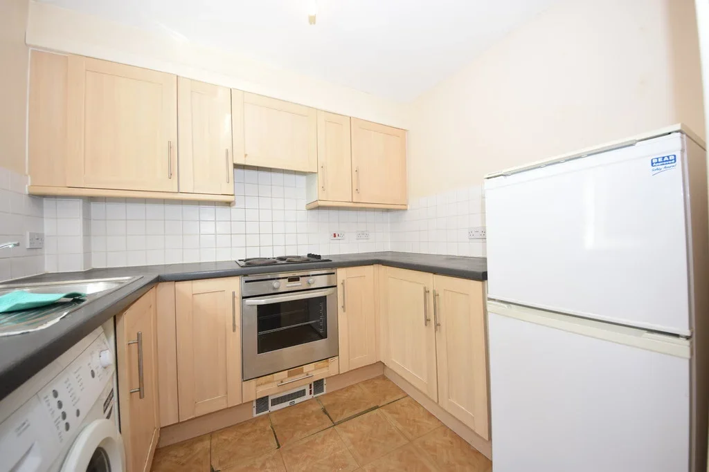 Flat Cranbrook Road in Greater London