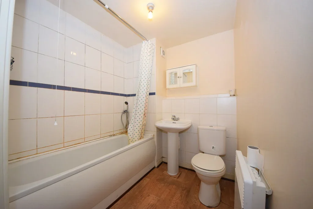 Flat Cranbrook Road in Greater London