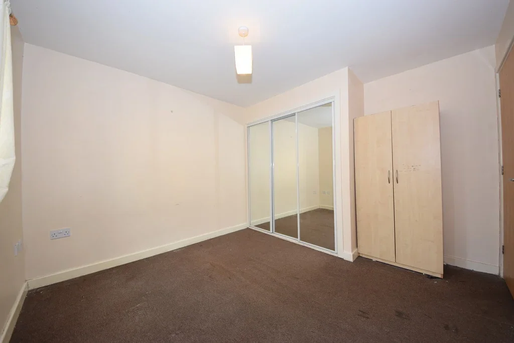 Flat Cranbrook Road in Greater London