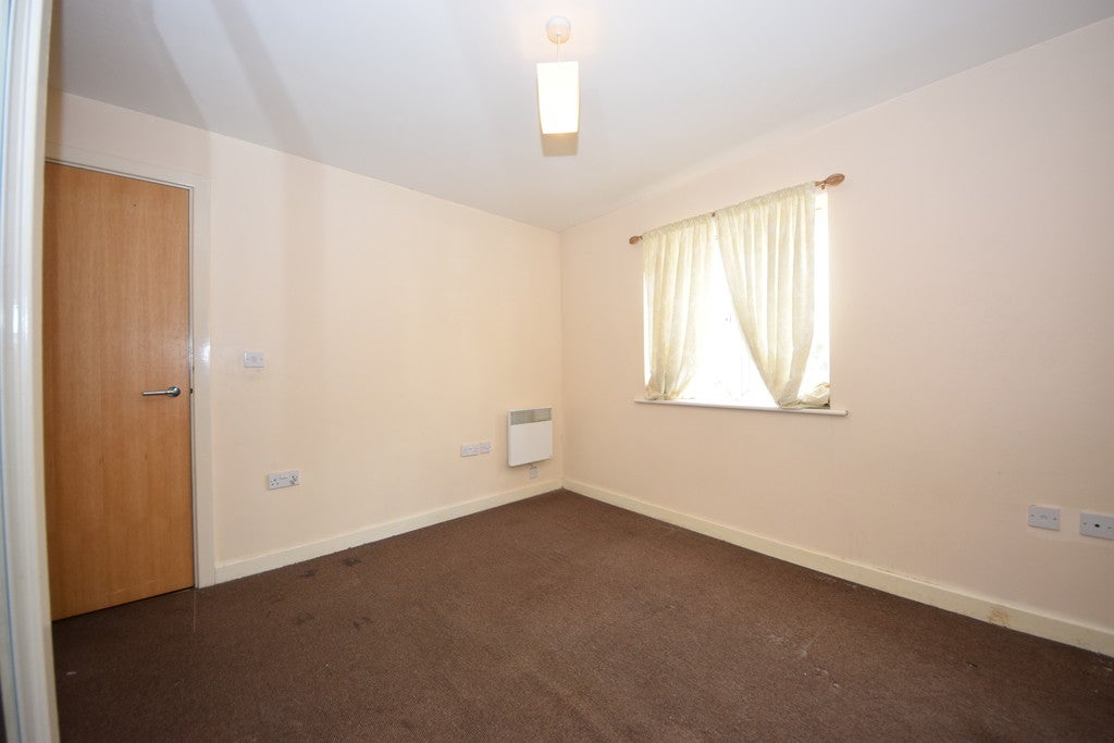Flat Cranbrook Road in Greater London