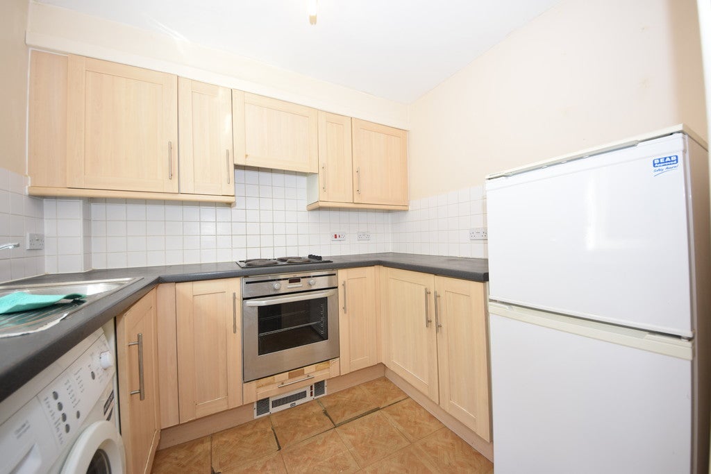 Flat Cranbrook Road in Greater London