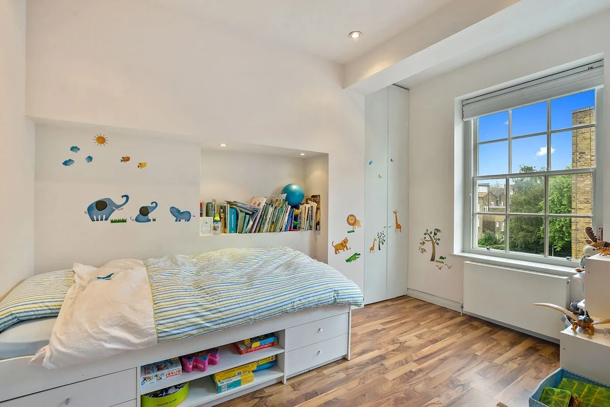 Flat West End Lane in Greater London