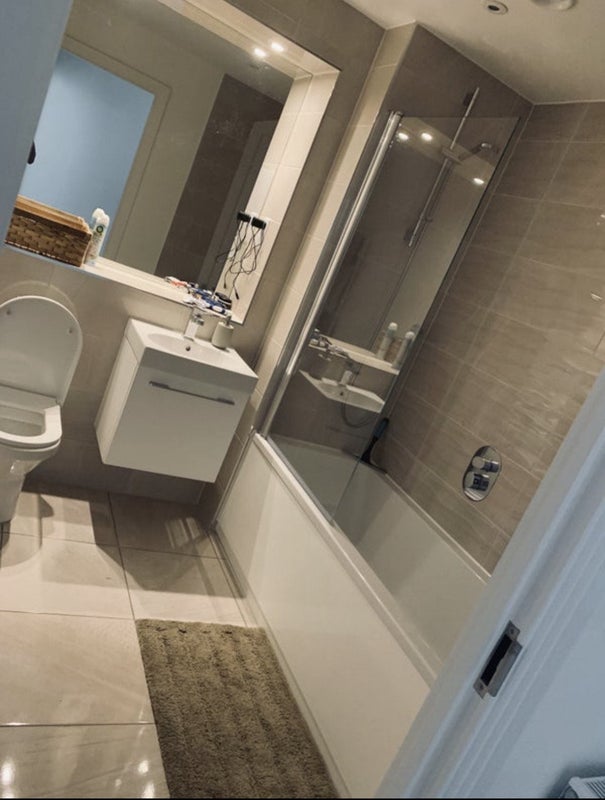 Room Scena Way in Greater London