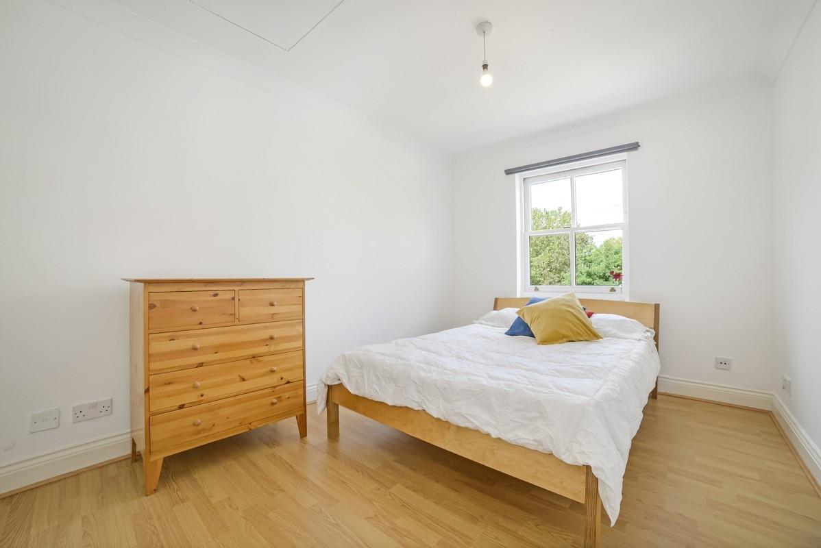 Flat Falmouth Road in Greater London