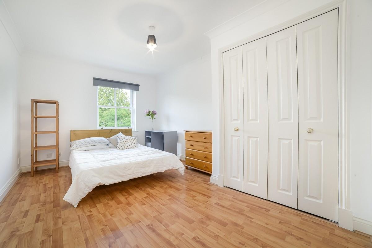 Flat Falmouth Road in Greater London