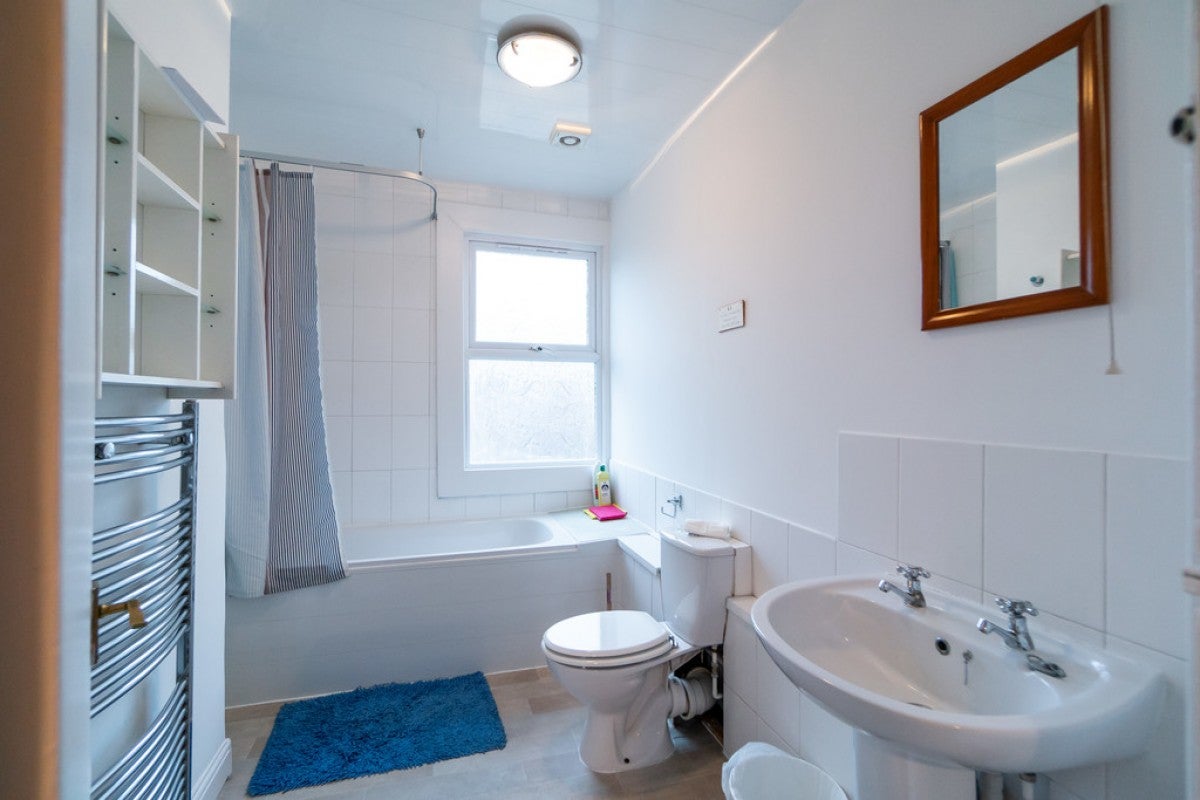 Room Cranbury Road in Reading