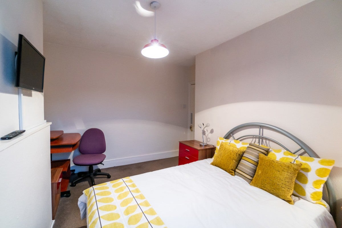 Room Cranbury Road in Reading