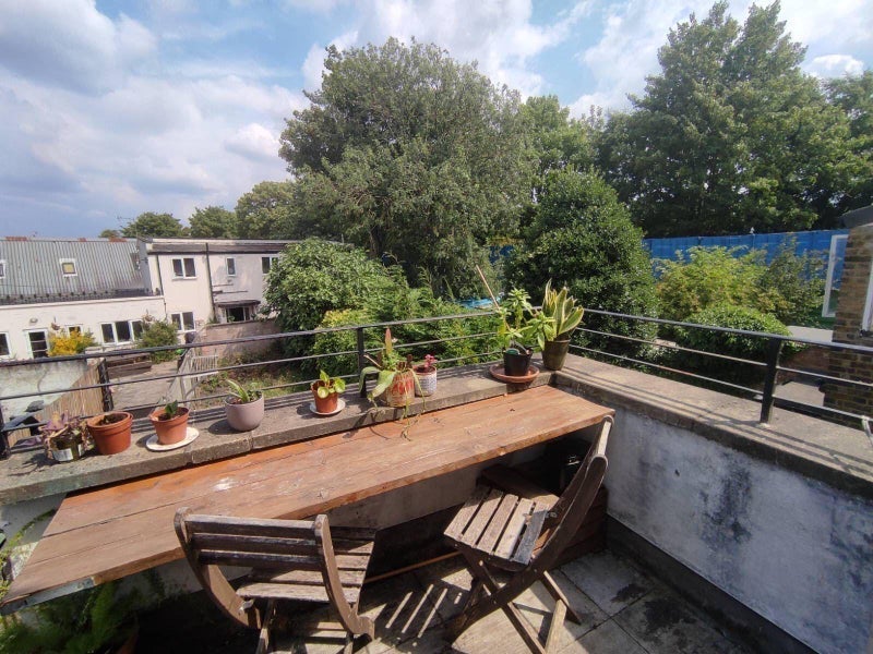 Room Wakefield Road in Greater London