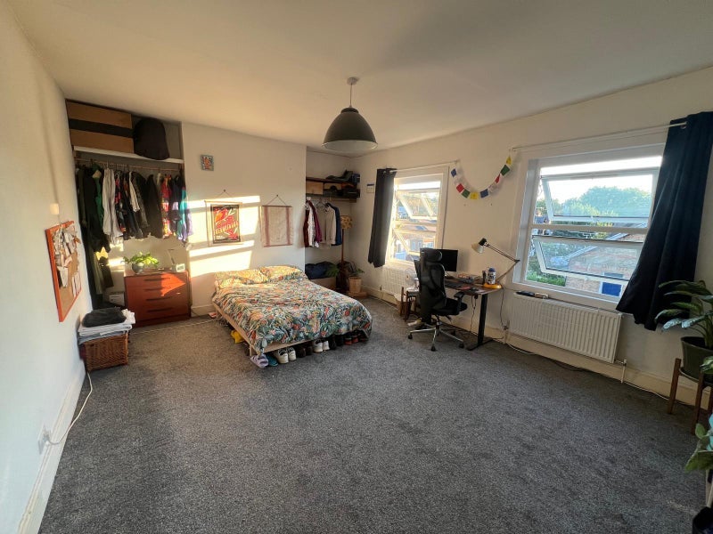 Room Wakefield Road in Greater London