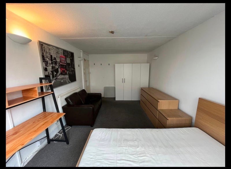 Room Francis Chichester Way in Greater London