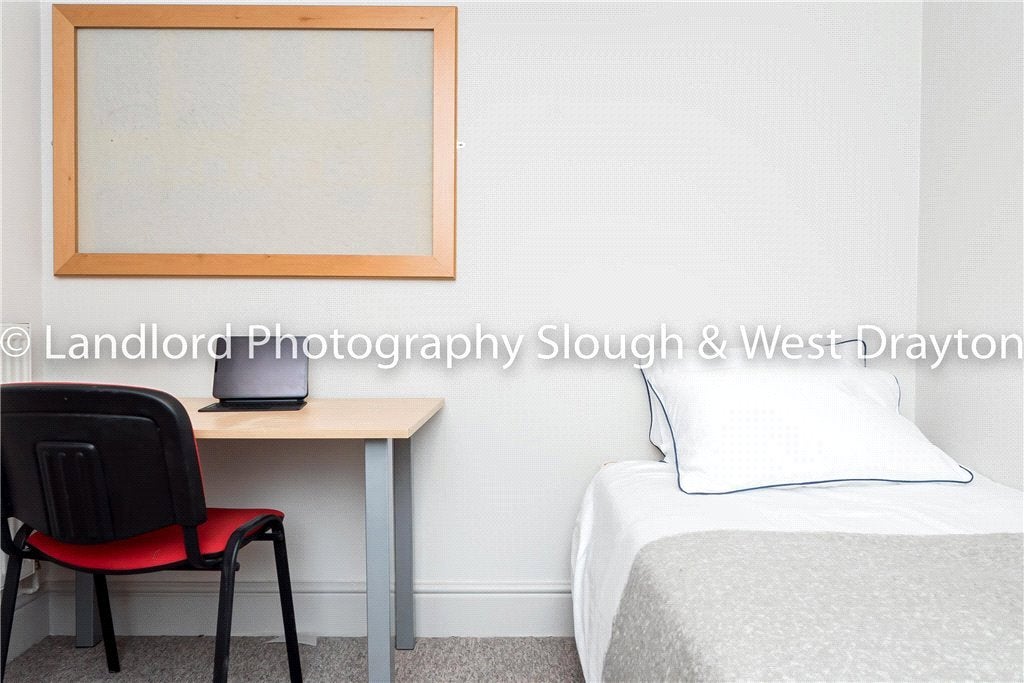 Room Broomfield in Guildford