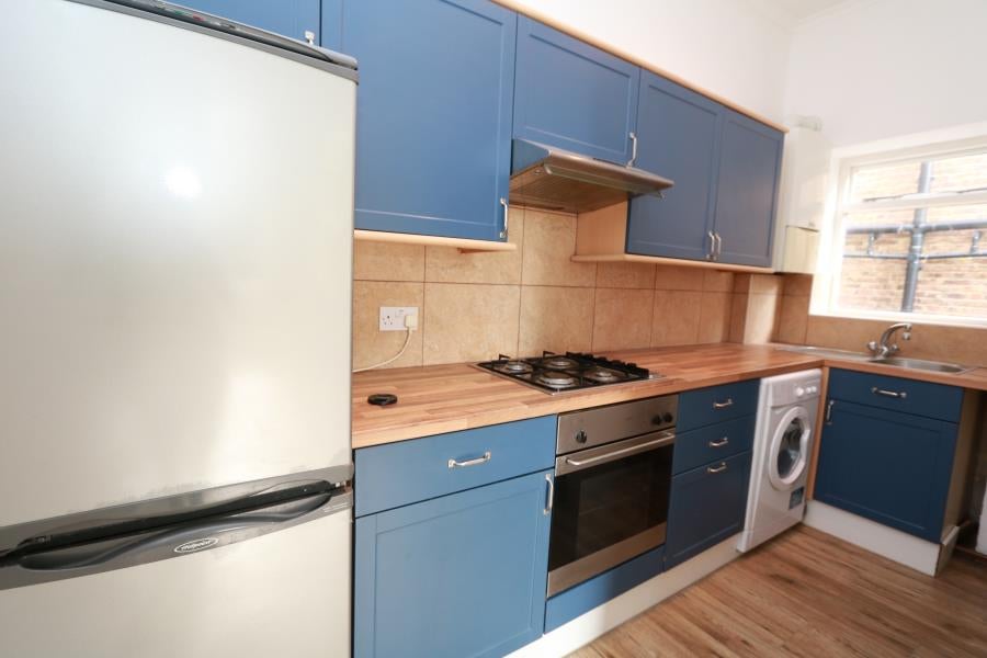 Flat Ewell Road in Greater London