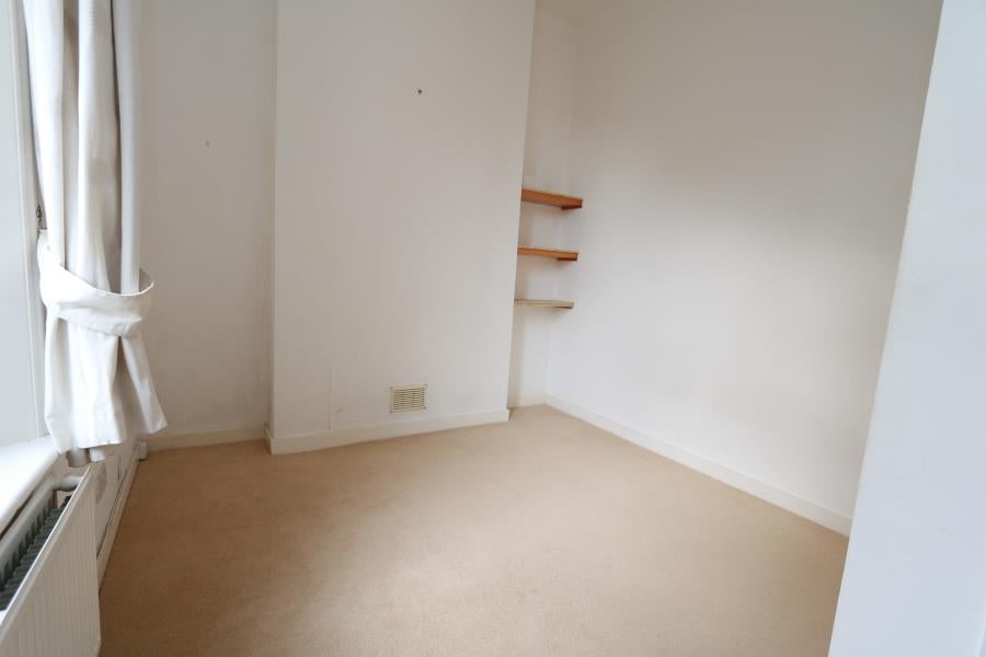 Flat Ewell Road in Greater London