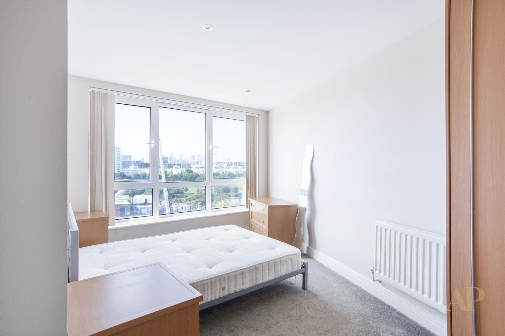 Flat Wards Wharf Approach in Greater London
