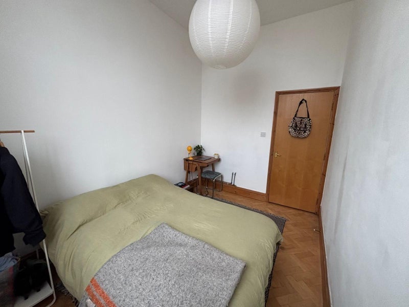 Room Fishponds Road in Bristol