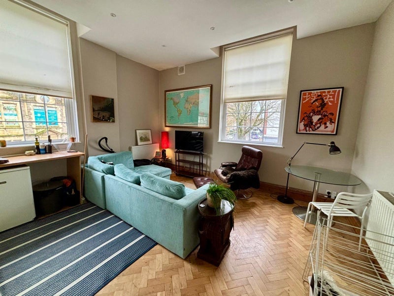 Room Fishponds Road in Bristol