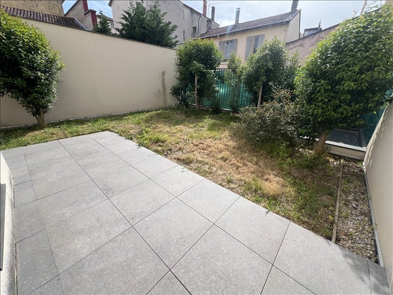 Flat Rue du Général de Miribel in Lyon