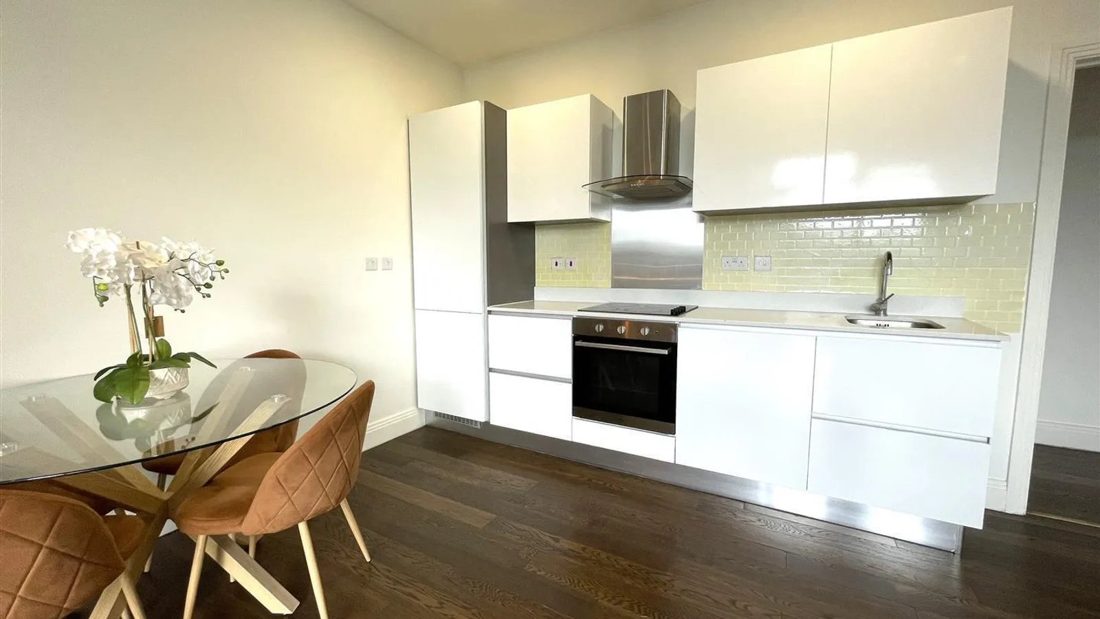 Flat Lilac Place in London