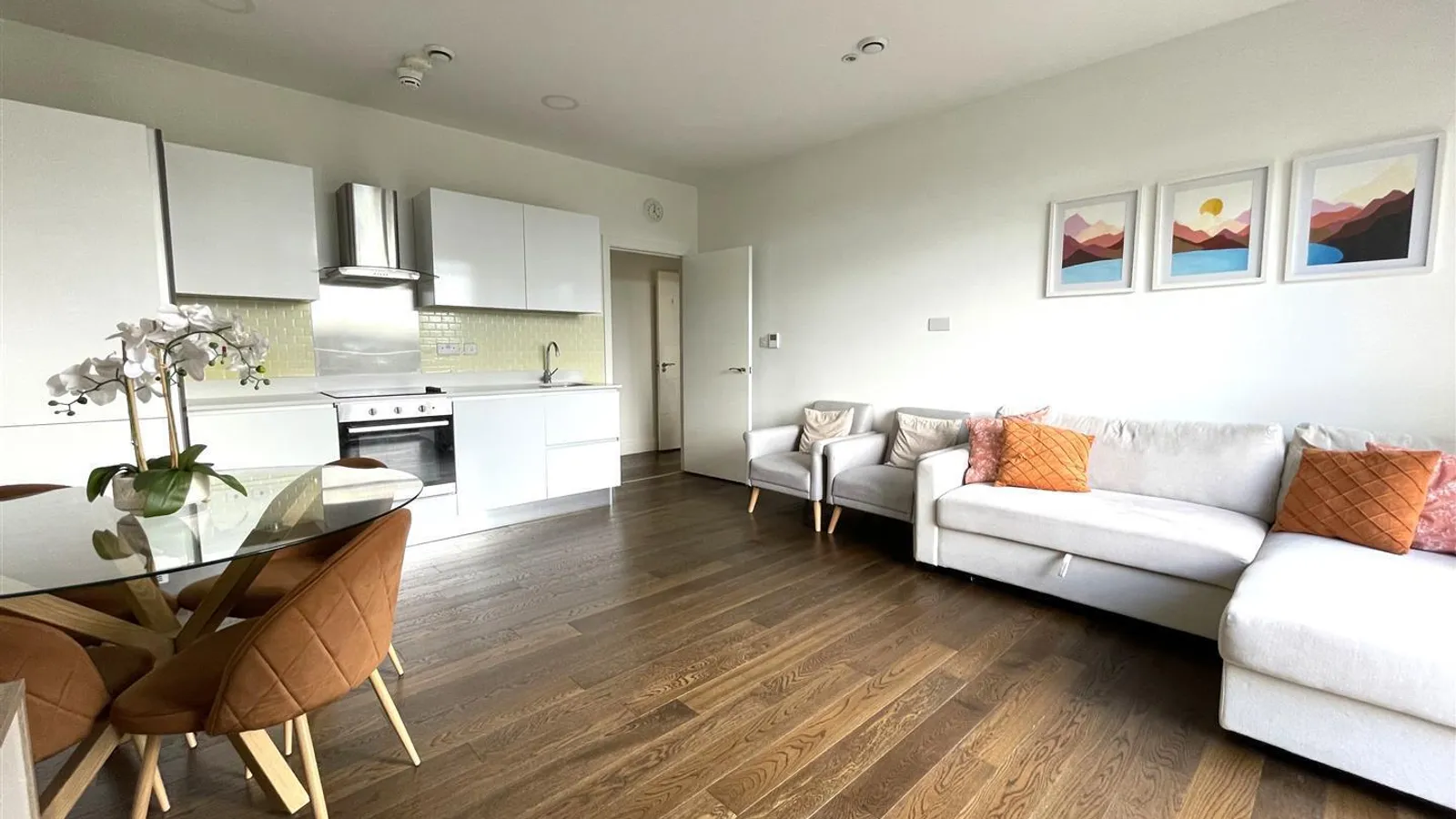 Flat Lilac Place in London