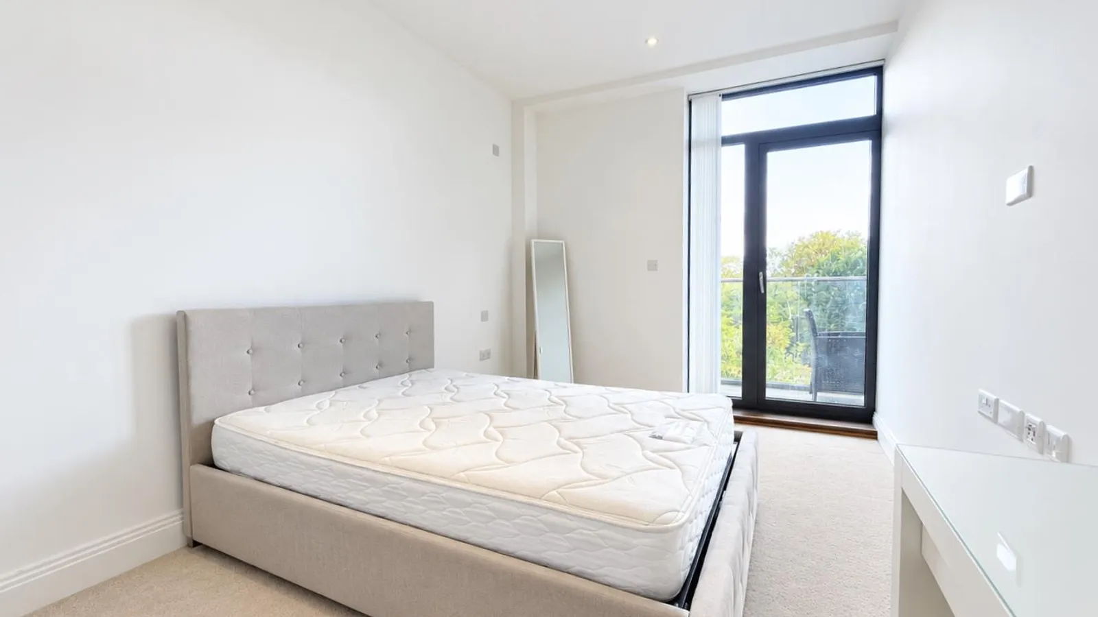 Flat Lilac Place in London