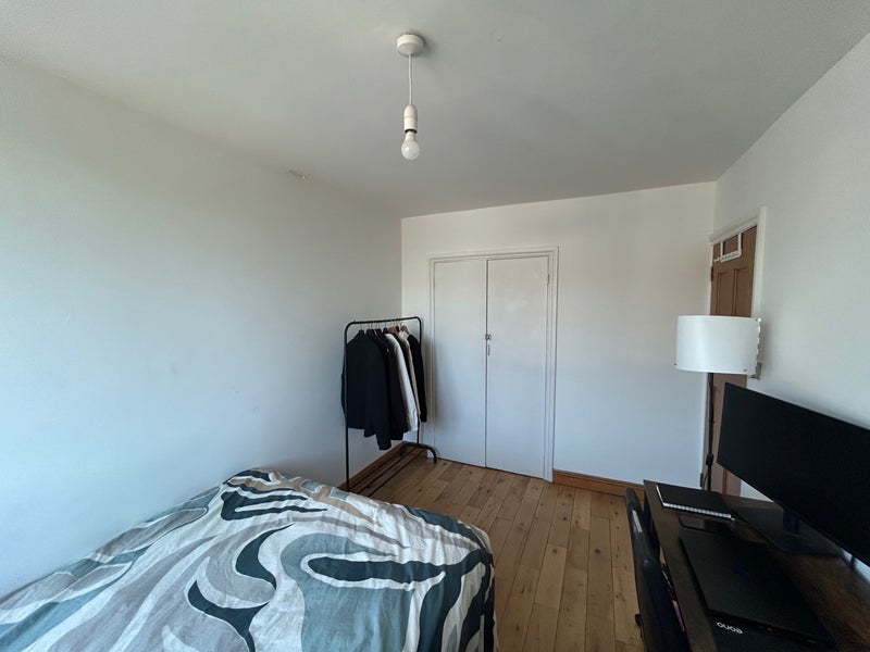 Room Hassett Road in Greater London